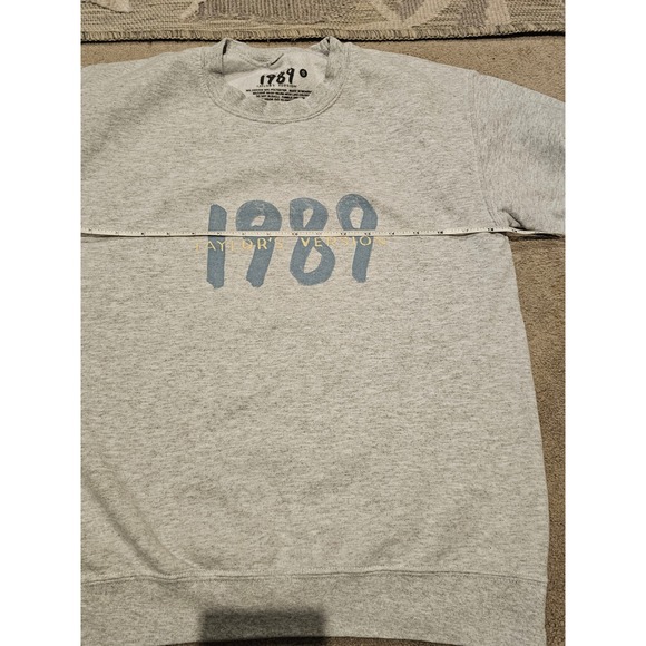 Taylor Swift 1989 Taylors Version Crewneck Sweatshirt Heather Grey Size S - Picture 7 of 8